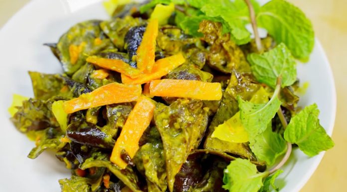 “A Tasty and Vibrant Stir-Fry: Wood Ear Mushrooms with Turmeric and Lemongrass”