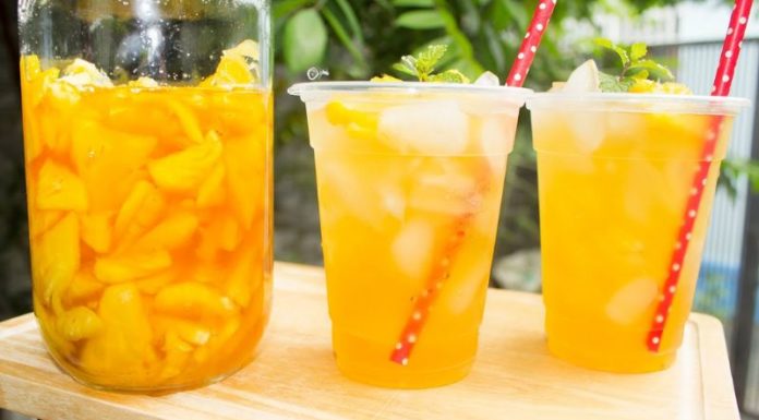 The Secret to Making Delicious Preserved Pineapple with Rock Sugar, a Long-Lasting Treat