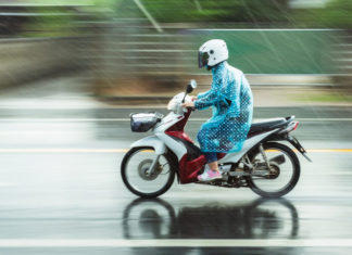 “The Tell-Tale Signs Your Motorcycle is Running Low on Fuel: Avoid Being Stranded”