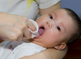 Why Tongue Cleaning for Newborns is Important and How to Do it Right
