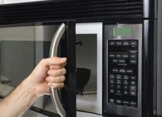 “The Ultimate Guide to Using Your Microwave: Quick and Easy Food Warming”