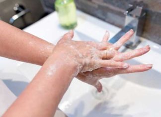 The Easy Guide to Removing a Dislodged Contact Lens: A Pain-Free Approach