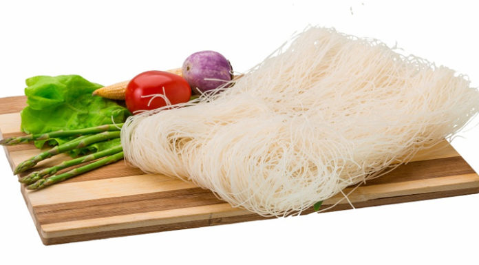 “The Ultimate Guide to Stir-Frying Rice Noodles: A Sticky Situation Solved”