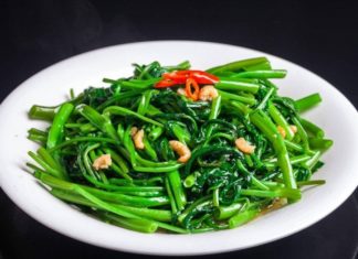 The Secret to Perfect Stir-Fried Water Spinach: It’s All in the Technique