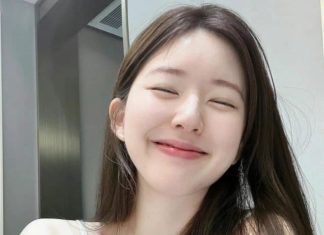 The Secret to Her Radiance: Chinese Actress Shares Her 5-Step Skincare Routine for a Youthful Glow.