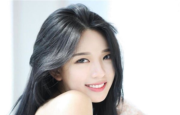 6 Natural Ingredients for a Brighter, More Radiant Complexion