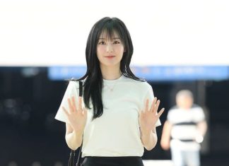 The Perfect Airport Look: Kim Ji Won’s Effortless Style with a Simple Yet Chic Ensemble