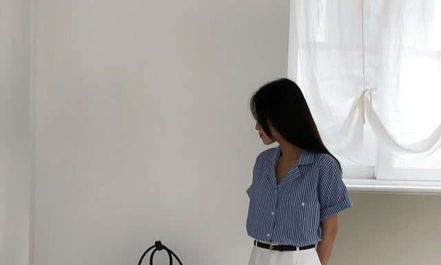 10 Chic Outfit Ideas to Style Your Pleated Skirt Like a Pro and Instantly Appear Taller