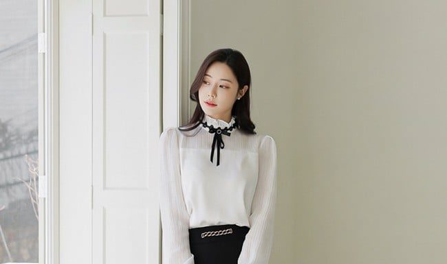 The Ultimate Guide: 10 Ways to Style Your Black Office Skirt and Look Both Chic and Youthful