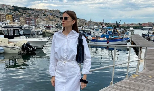 The Ultimate Style Guide: Chic Ways to Wear a White Skirt and Look Absolutely Flawless