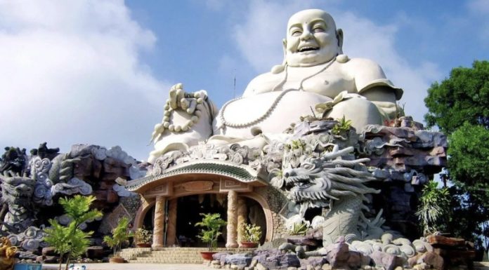 Chau Doc Delicacies: Top 15 Tasty Treats to Try and Buy as Gifts