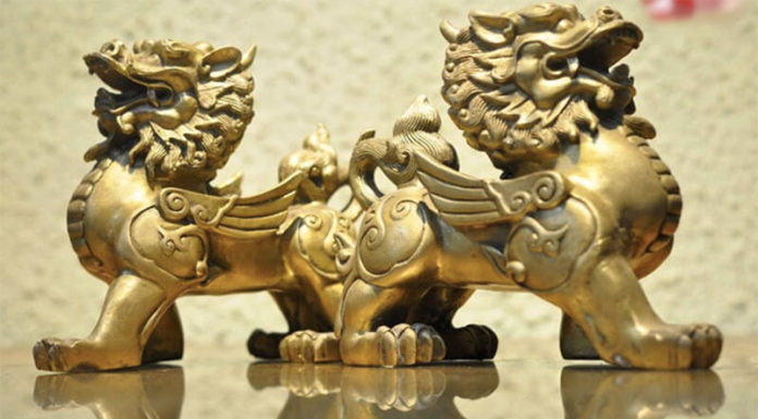What is a Pi Yao? How to Place a Pi Yao Feng Shui Style on a Wealth God Altar