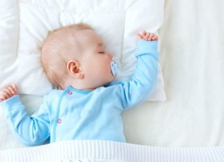 “Is It Safe for Newborns to Use Pillows? A Guide to Choosing the Right Pillow for Your Baby”