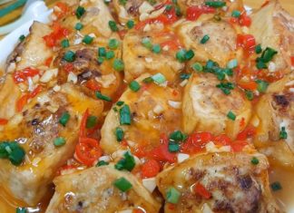 The Ultimate Tofu Dish: Spicy Garlic Fish Sauce-Steamed Tofu with Meat Filling.