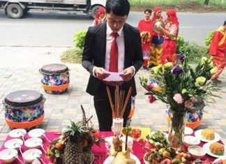 “The Essential Guide to Year-End Corporate Celebrations: Traditions, Gifts, and Well-Wishes for a Successful Year Ahead.”