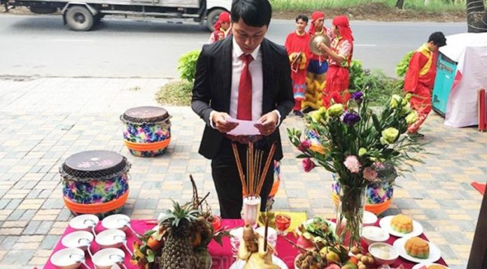 “The Essential Guide to Year-End Corporate Celebrations: Traditions, Gifts, and Well-Wishes for a Successful Year Ahead.”