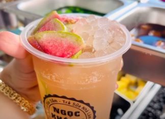 The Ultimate Summer Refresher: Hibiscus-Peach Iced Tea