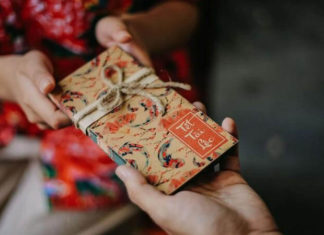 The Art of Giving Lucky Money: A Guide to a Meaningful Tradition.