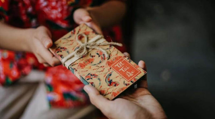 The Art of Giving Lucky Money: A Guide to a Meaningful Tradition.