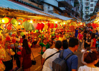 Exploring the Lantern Street with Your Beloved: A Guide to an Enchanting Experience