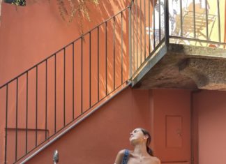 Captivating Beach Styles: Emulate These Celebrity Looks for Your Next Vacation Snap