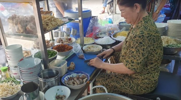 The Noodle Soup Sisters: A 30-Year-Old Female-Run Foodie Haven in District 4