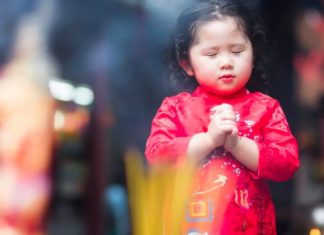 What to Keep in Mind When Taking Young Children to the Pagoda During Tet Holiday?