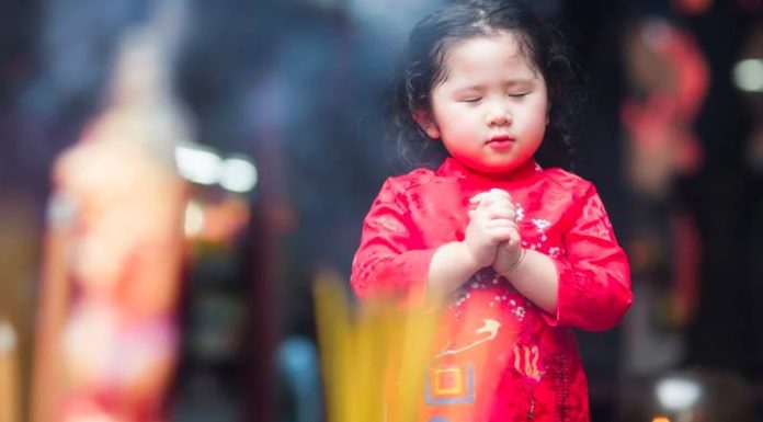 What to Keep in Mind When Taking Young Children to the Pagoda During Tet Holiday?