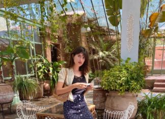 The Chic French Girl’s Guide to Vacation Style: Master the Art of Effortless Travel Dressing