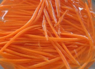 “The Great Vinegar Debate: Should You Soak Your Carrots?”