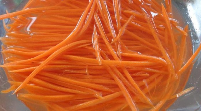 “The Great Vinegar Debate: Should You Soak Your Carrots?”