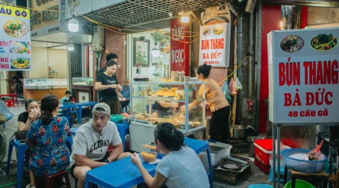 A Taste of Hanoi’s Old Quarter: The Evening Bun Thang Ritual