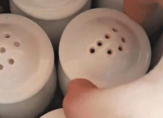 The Ultimate Guide to Restaurant Staff: Mastering the Art of Distinguishing Salt and Pepper Shakers with Ease