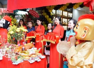 The Grand Opening: A Guide to Rituals and Ceremonies for Inaugurating Your New Business Venture