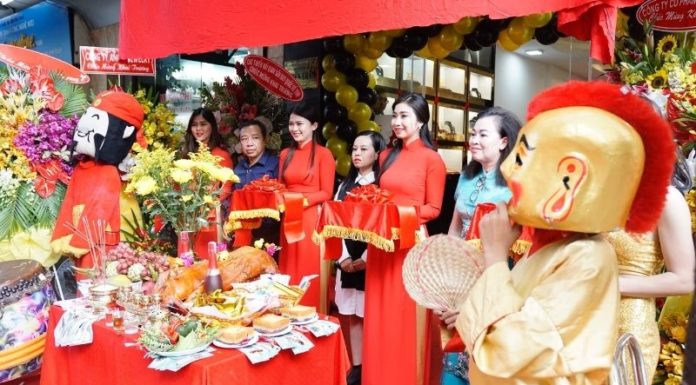 The Grand Opening: A Guide to Rituals and Ceremonies for Inaugurating Your New Business Venture