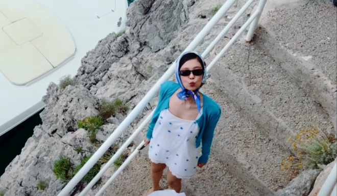 The Ultimate Beach Style Guide: Steal Jennie’s Adorable Looks