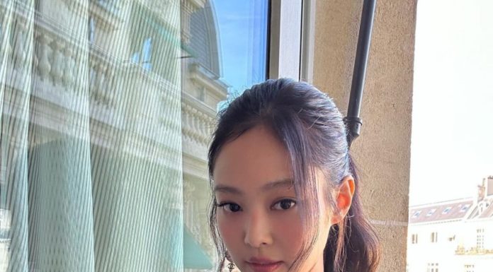 “The Alluring Beauty of Jennie from BLACKPINK: A Captivating Makeup Look”