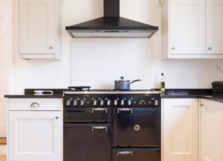 Should You Keep the Window Open When Turning On the Range Hood?