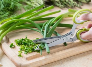 When to Use Kitchen Shears Instead of a Chef’s Knife for Food Prep?
