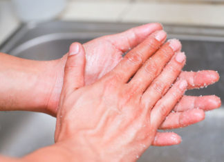 Eliminate Fishy Odor from Hands with These Kitchen Spices