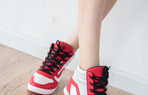 3 Types of Shoes That Can Make Your Feet Look Chunky: A Warning for Ladies With Larger Feet