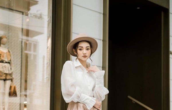 The Ultimate Style Guide: 4 Versatile Pants to Elevate Your Look and Youthful Charm with Sandals