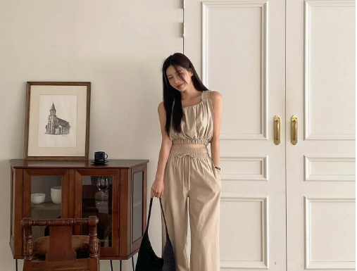 The Ultimate Guide: 4 Essential Pants Styles for the Savvy, Traveling Woman Over 40