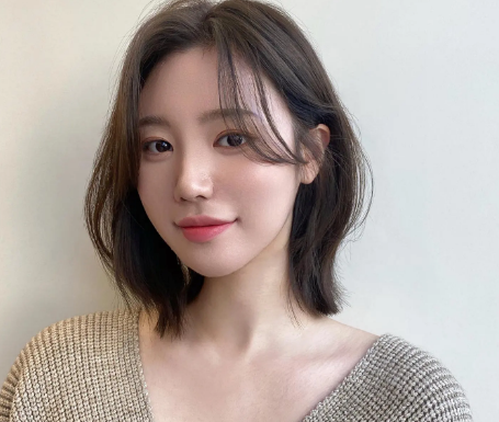 The Latest Short Layered Haircuts: 4 Chic Styles to Make You Look Years Younger