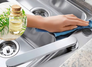 The Ultimate Guide to Cleaning Your Bathroom with 7 Household Ingredients