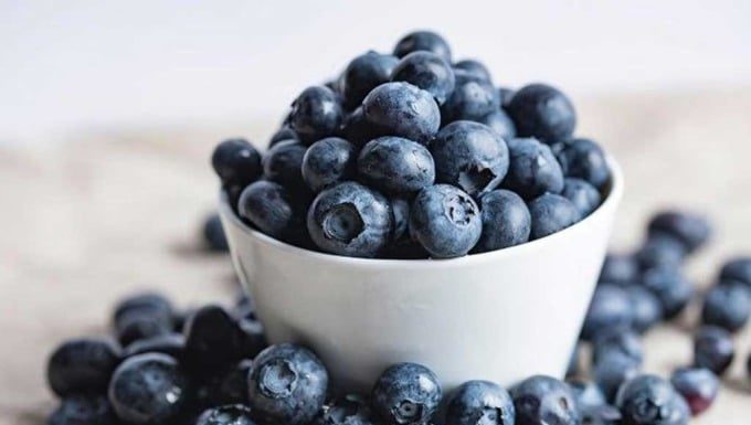 The Ultimate Anti-Aging Allies: 4 Super Fruits to the Rescue