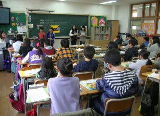 A Heartfelt and Concise International Women’s Day Greeting for Teachers in 2024