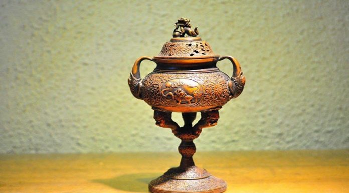What is a Ceramic Incense Burner? Understanding the Feng Shui Significance of Incense Burners.