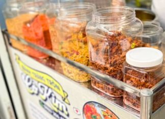 The Ultimate Guide to 8 Mouth-Watering Bánh Tráng Toppings in Saigon: A Taste Sensation!