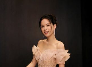 “Crane Girl” Li Nhan Tong’s Essential Routine to Smooth Out Neck Wrinkles